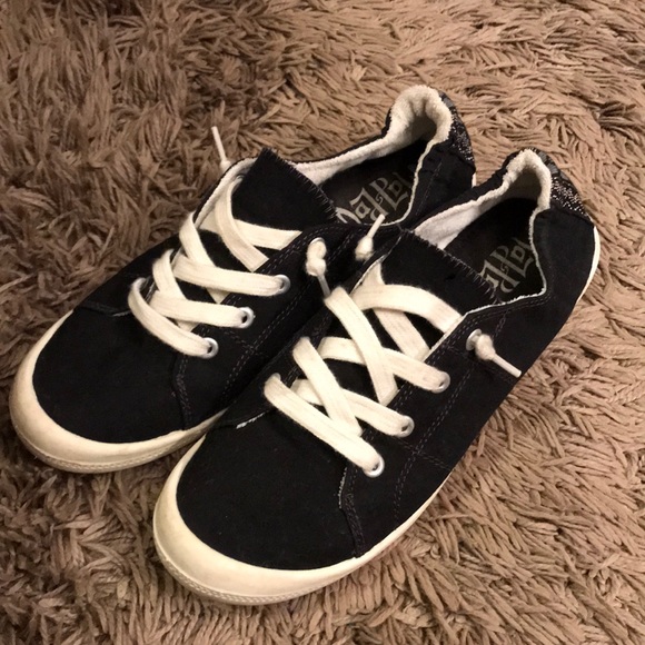 Mad Love Shoes - Mad love very comfortable sneakers. Size 8 TTS